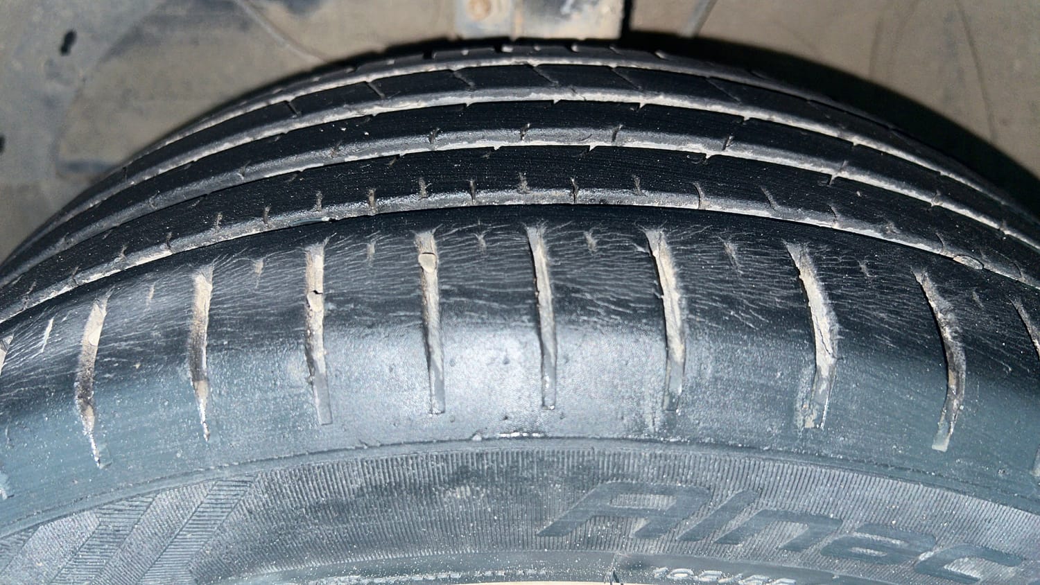 Used 2022 Maruti Suzuki Baleno Zeta MT Petrol Manual tyres LEFT FRONT TYRE TREAD VIEW