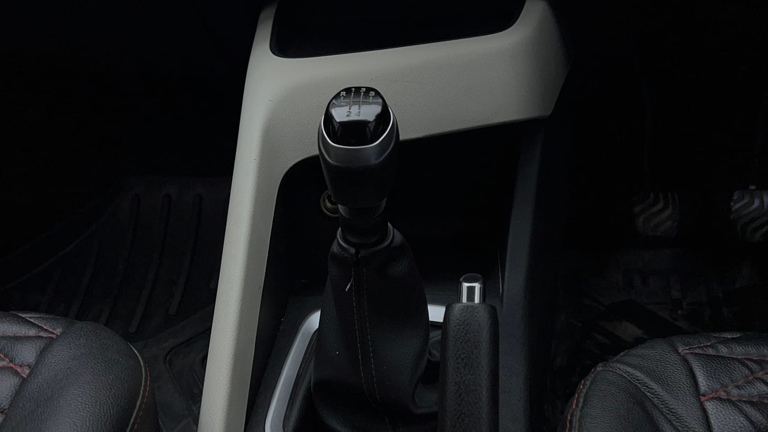 Used 2023 Nissan Magnite Geza Edition Petrol Manual interior GEAR  KNOB VIEW