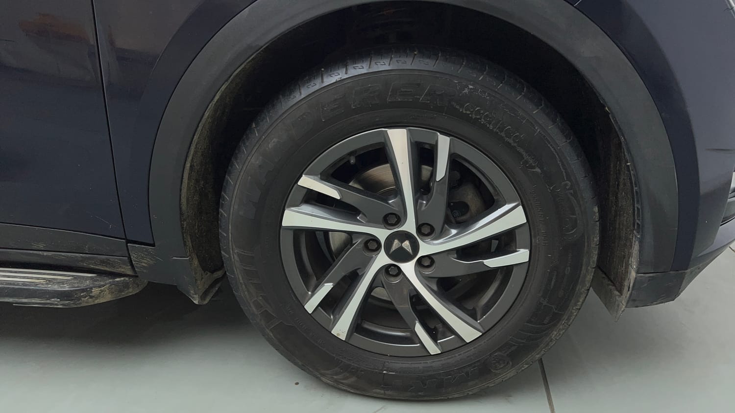 Used 2024 Mahindra XUV700 AX 5 Petrol AT 5 STR Petrol Automatic tyres RIGHT FRONT TYRE RIM VIEW