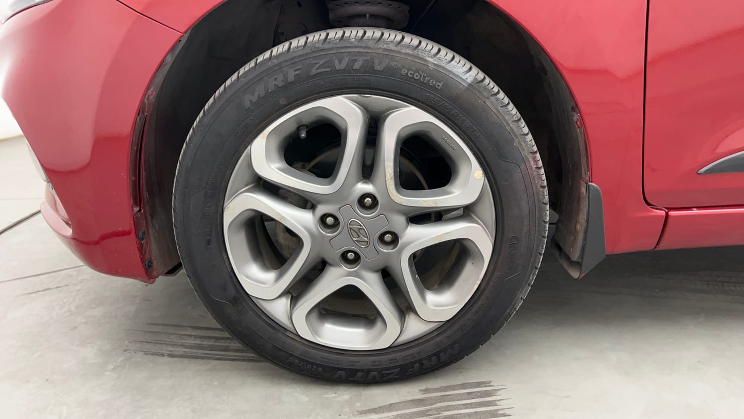 Used 2019 Hyundai Elite i20 Asta 1.2 (O) CVT Petrol Automatic tyres LEFT FRONT TYRE RIM VIEW