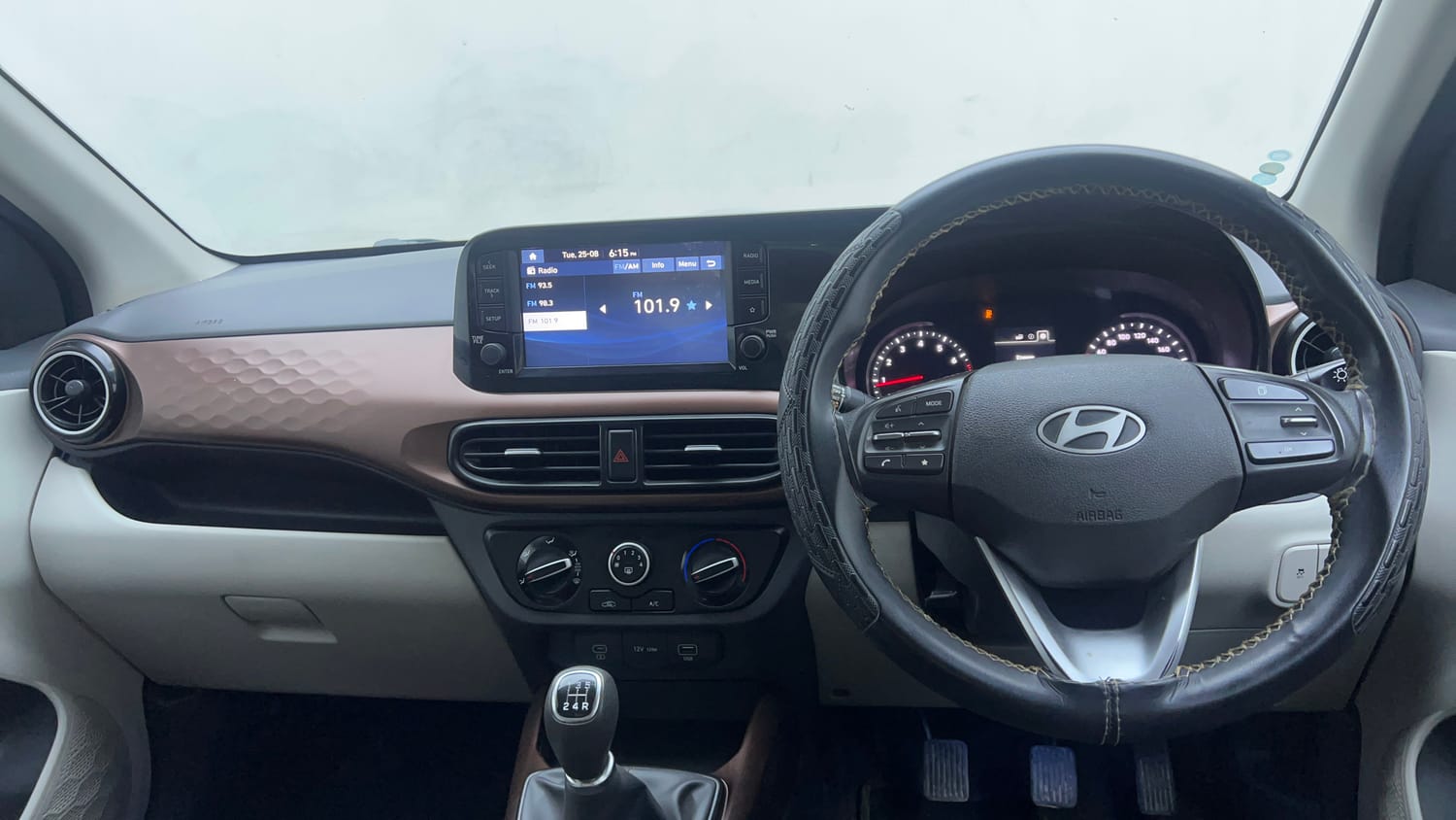 Used 2023 Hyundai Aura SX 1.2 CNG Cng Manual interior DASHBOARD VIEW