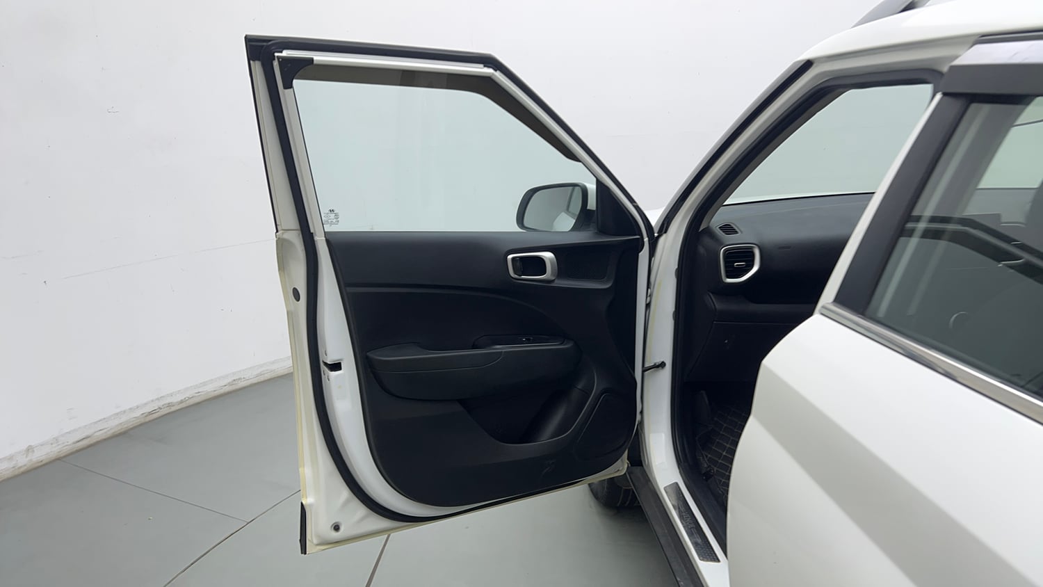 Used 2021 Hyundai Venue SX 1.0 Turbo Petrol Manual interior LEFT FRONT DOOR OPEN VIEW
