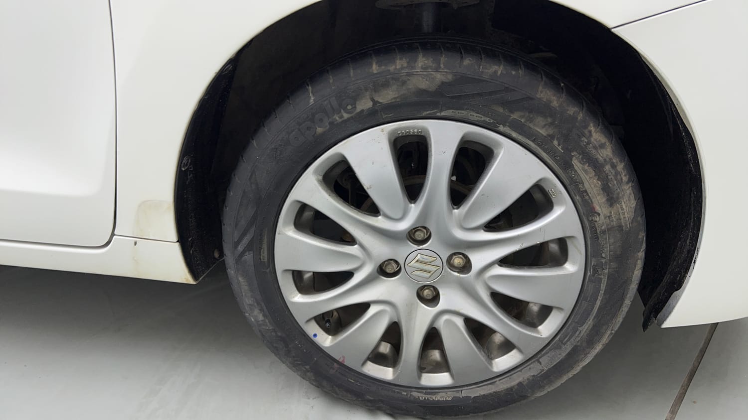 Used 2017 Maruti Suzuki Baleno Zeta 1.2 Petrol Manual tyres RIGHT FRONT TYRE RIM VIEW