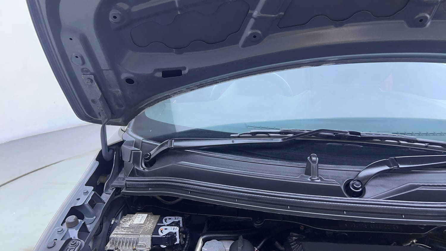 Used 2023 Maruti Suzuki Wagon R VXI 1.0 CNG Cng Manual engine ENGINE RIGHT SIDE HINGE & APRON VIEW