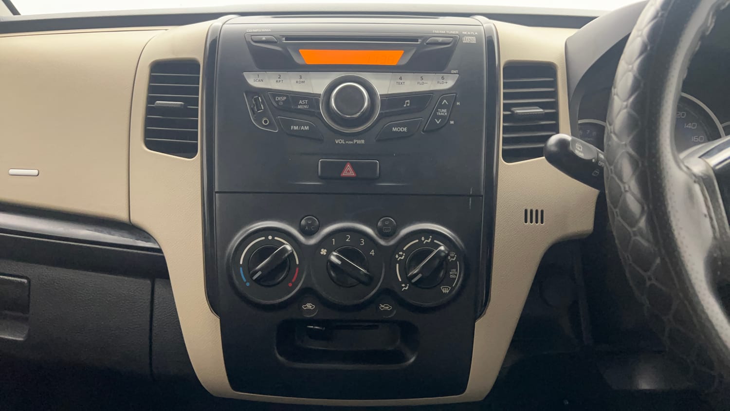 Used 2017 Maruti Suzuki Wagon R VXI Petrol Manual interior MUSIC SYSTEM & AC CONTROL VIEW