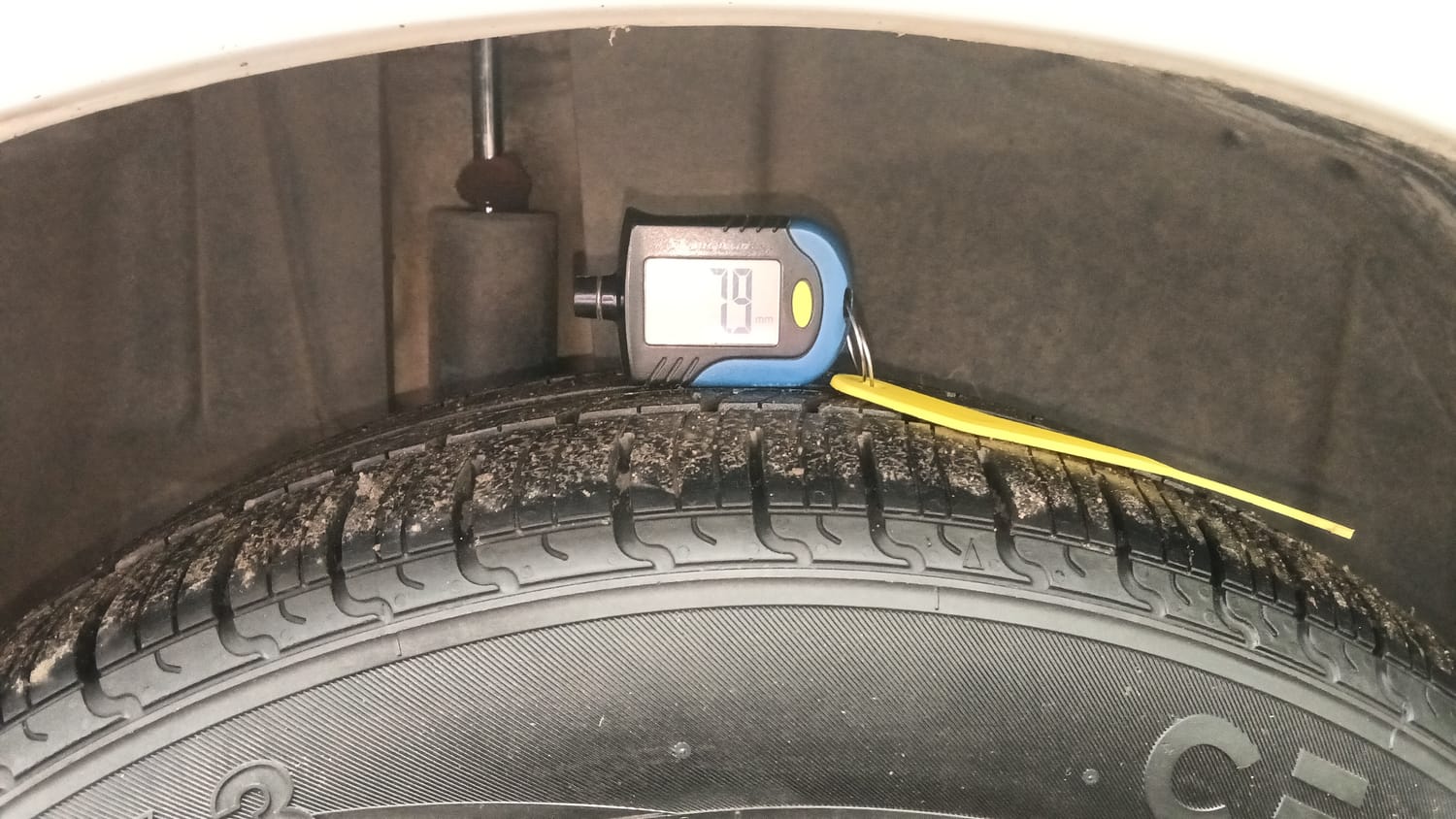 Used 2015 Maruti Suzuki Ertiga Vxi Petrol Manual tyres RIGHT REAR TYRE TREAD VIEW