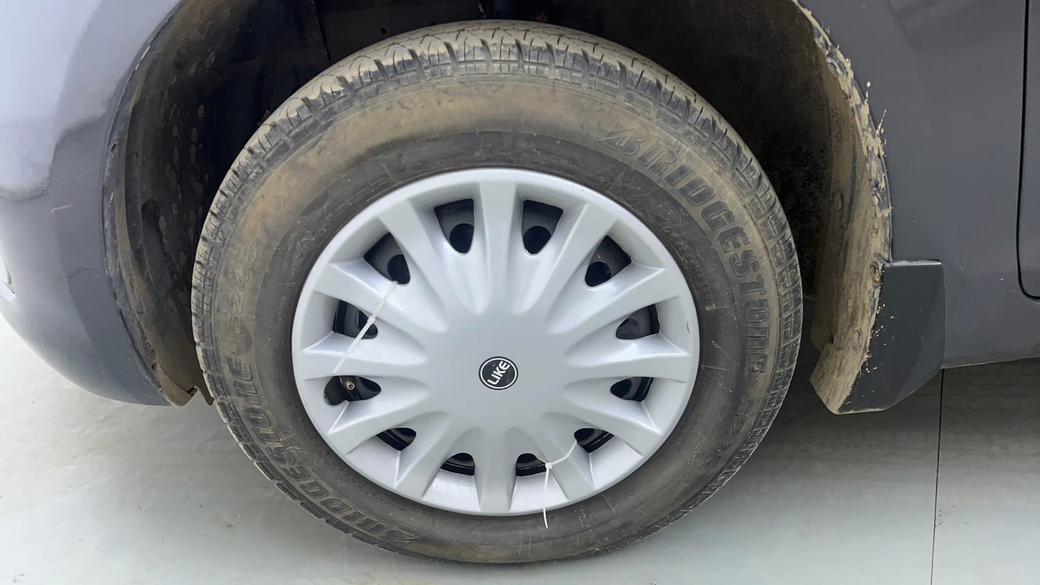 Used 2017 Maruti Suzuki Swift VXi Petrol Manual tyres LEFT FRONT TYRE RIM VIEW