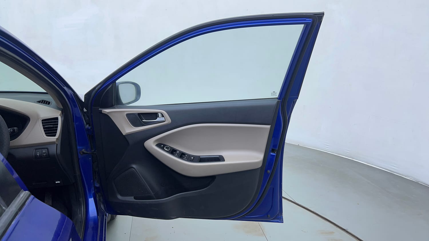Used 2015 Hyundai Elite i20 Asta 1.4 CRDI Diesel Manual interior RIGHT FRONT DOOR OPEN VIEW