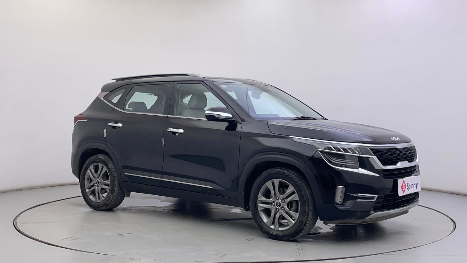 Used 2022 Kia Seltos HTX 1.5 Petrol Manual exterior RIGHT FRONT CORNER VIEW