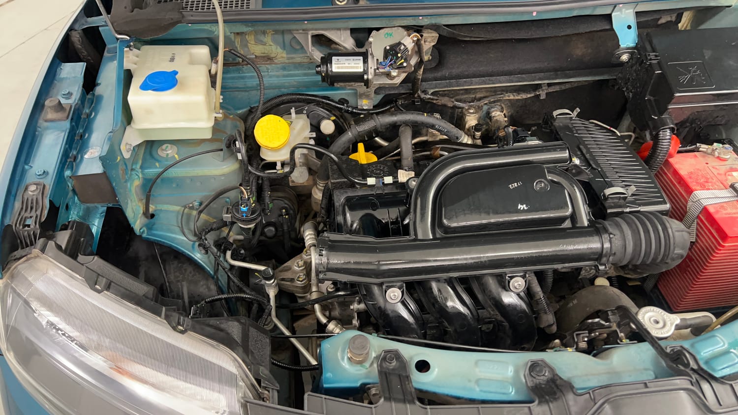 Used 2022 Renault Kwid RXT 1.0 (O) Petrol Manual engine ENGINE RIGHT SIDE VIEW
