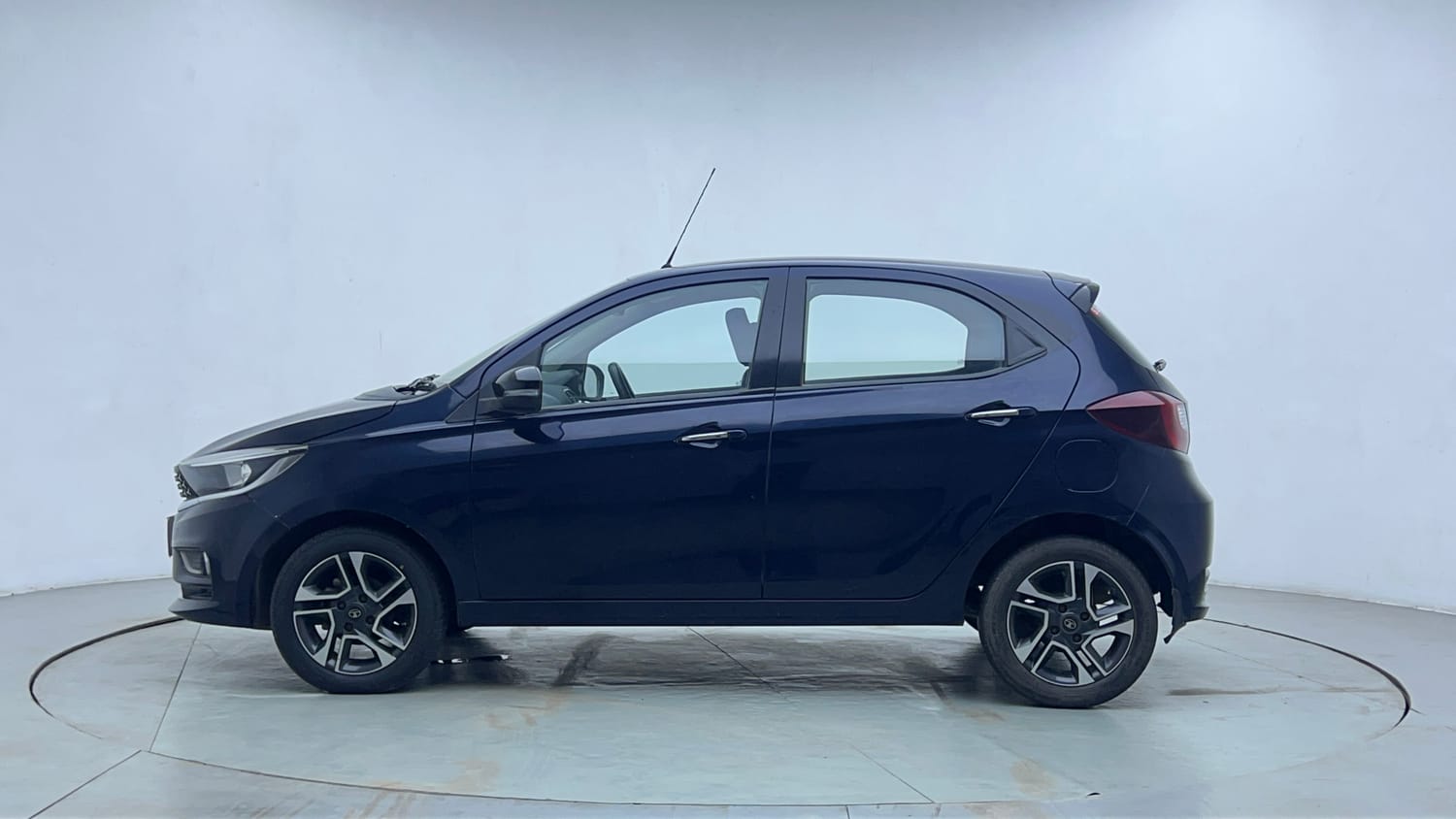 Used 2022 Tata Tiago XZ Plus Petrol Manual exterior LEFT SIDE VIEW