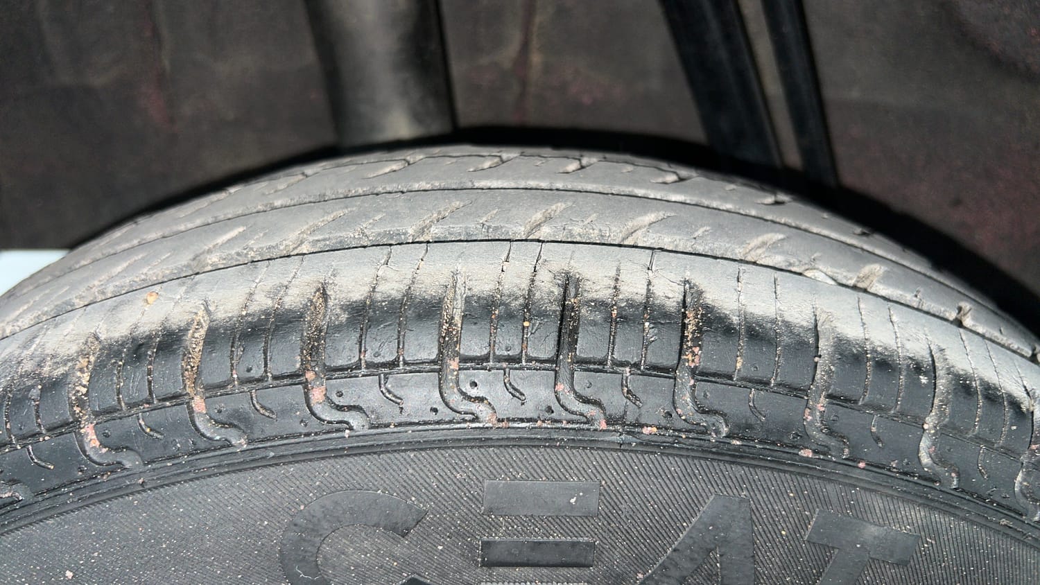 Used 2019 Renault Kwid RXT (O) 1.0 SCE Edition Petrol Manual tyres RIGHT REAR TYRE TREAD VIEW