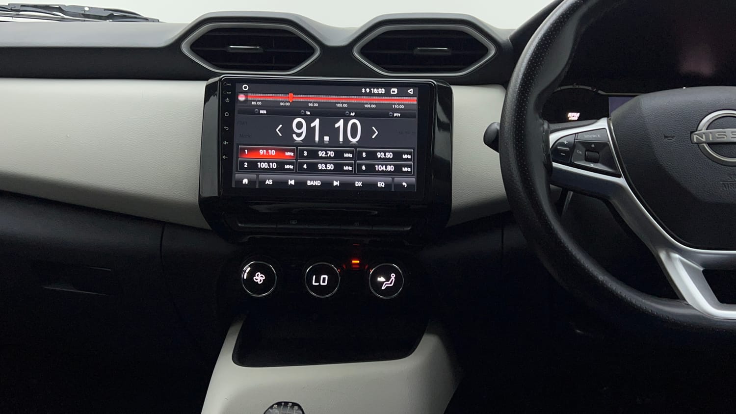 Used 2023 Nissan Magnite Geza Edition Petrol Manual interior MUSIC SYSTEM & AC CONTROL VIEW