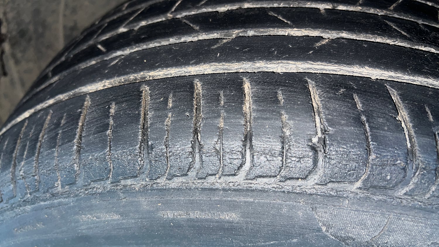 Used 2021 Hyundai Venue SX 1.0 Turbo Petrol Manual tyres LEFT FRONT TYRE TREAD VIEW