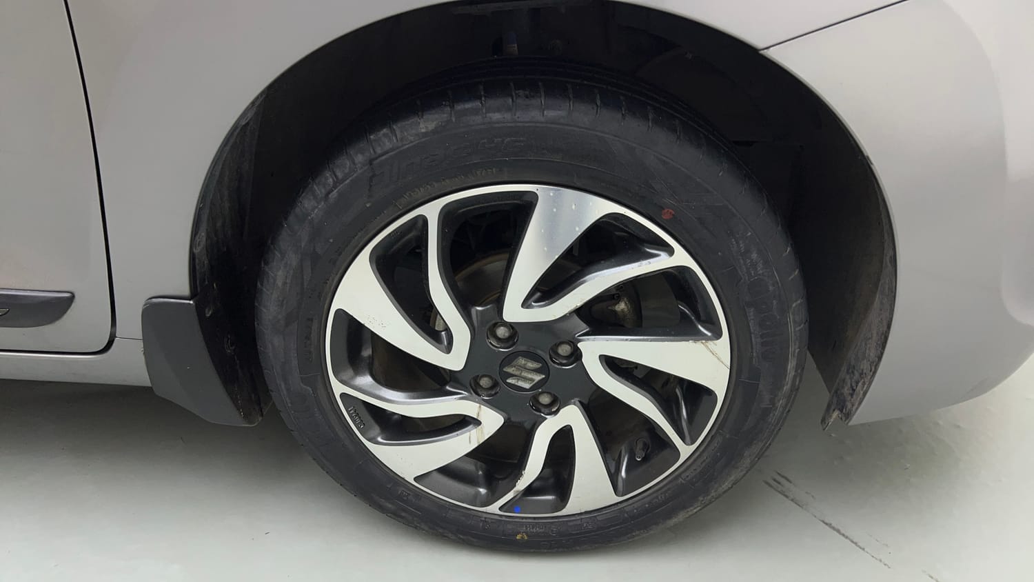 Used 2021 Maruti Suzuki Baleno Zeta Petrol Manual tyres RIGHT FRONT TYRE RIM VIEW
