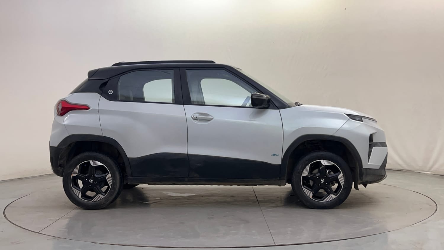 Used 2024 Tata Punch EV Empowered Plus 3.3 Electric Automatic exterior RIGHT SIDE VIEW