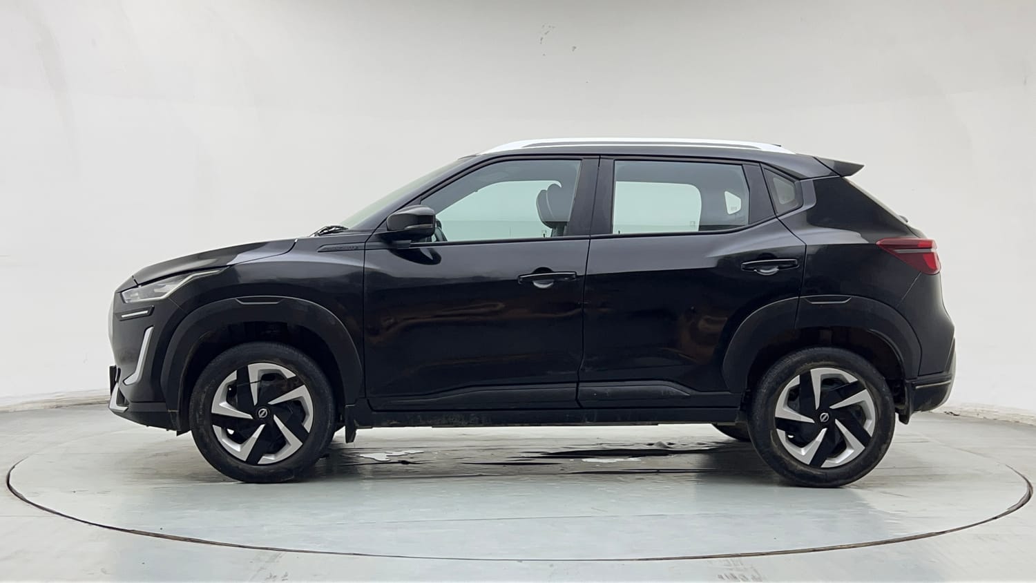 Used 2023 Nissan Magnite Geza Edition Petrol Manual exterior LEFT SIDE VIEW