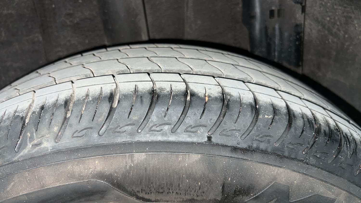 Used 2024 Renault Triber RXZ Petrol Manual tyres RIGHT REAR TYRE TREAD VIEW