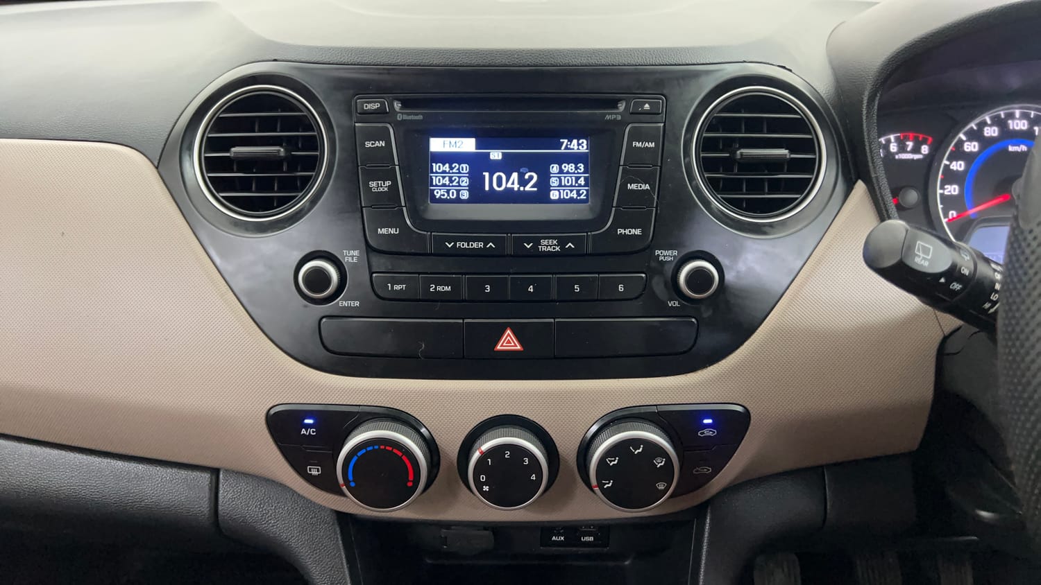 Used 2014 Hyundai Grand i10 Asta 1.2 Kappa VTVT (O) Petrol Manual interior MUSIC SYSTEM & AC CONTROL VIEW