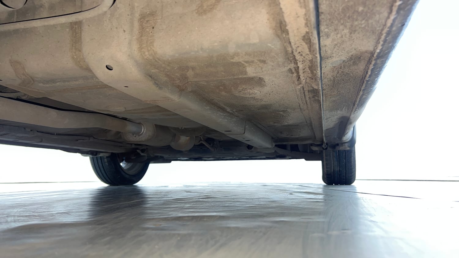 Used 2020 Hyundai Aura SX Plus 1.2 AMT Petrol Petrol Automatic extra REAR RIGHT UNDERBODY VIEW