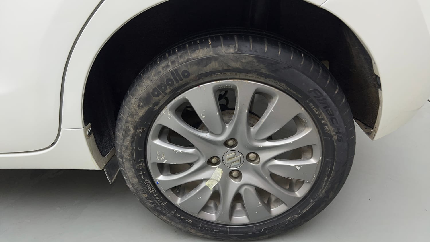 Used 2017 Maruti Suzuki Baleno Zeta 1.2 Petrol Manual tyres LEFT REAR TYRE RIM VIEW