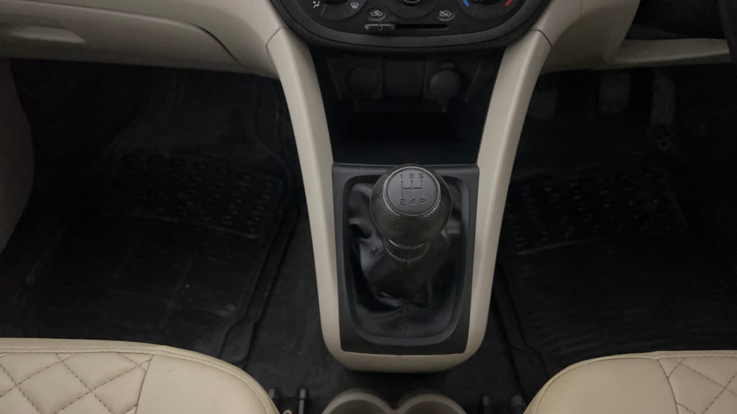 Used 2018 Maruti Suzuki Celerio LXi Petrol Manual interior GEAR  KNOB VIEW