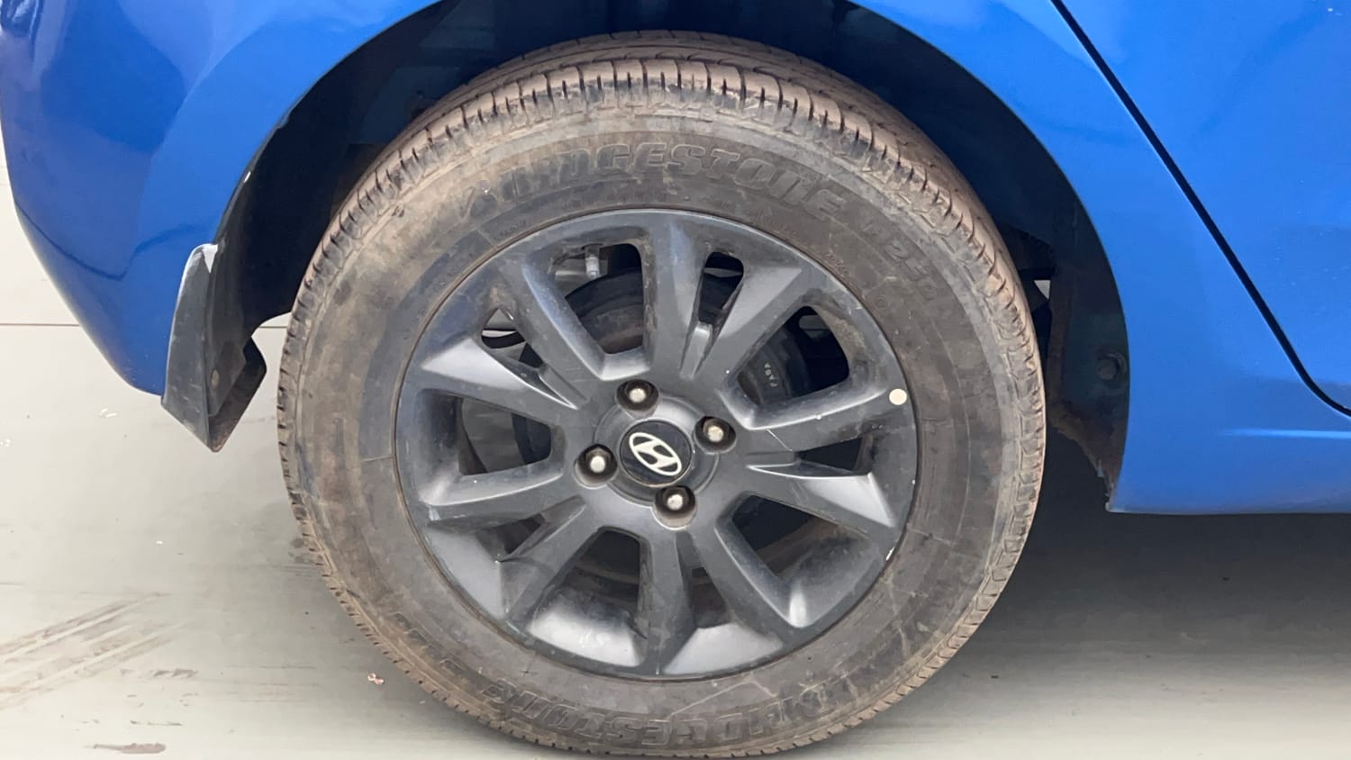 Used 2020 Hyundai Elite i20 Sportz Plus 1.2 Petrol Manual tyres RIGHT REAR TYRE RIM VIEW