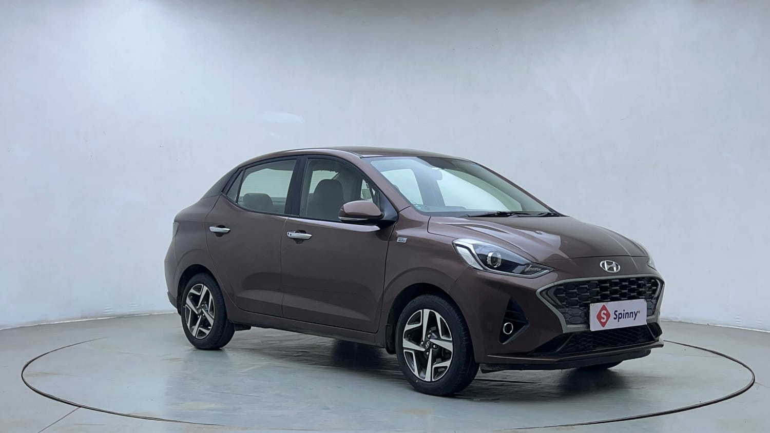 Used 2020 Hyundai Aura SX Plus 1.2 AMT Petrol Petrol Automatic exterior RIGHT FRONT CORNER VIEW
