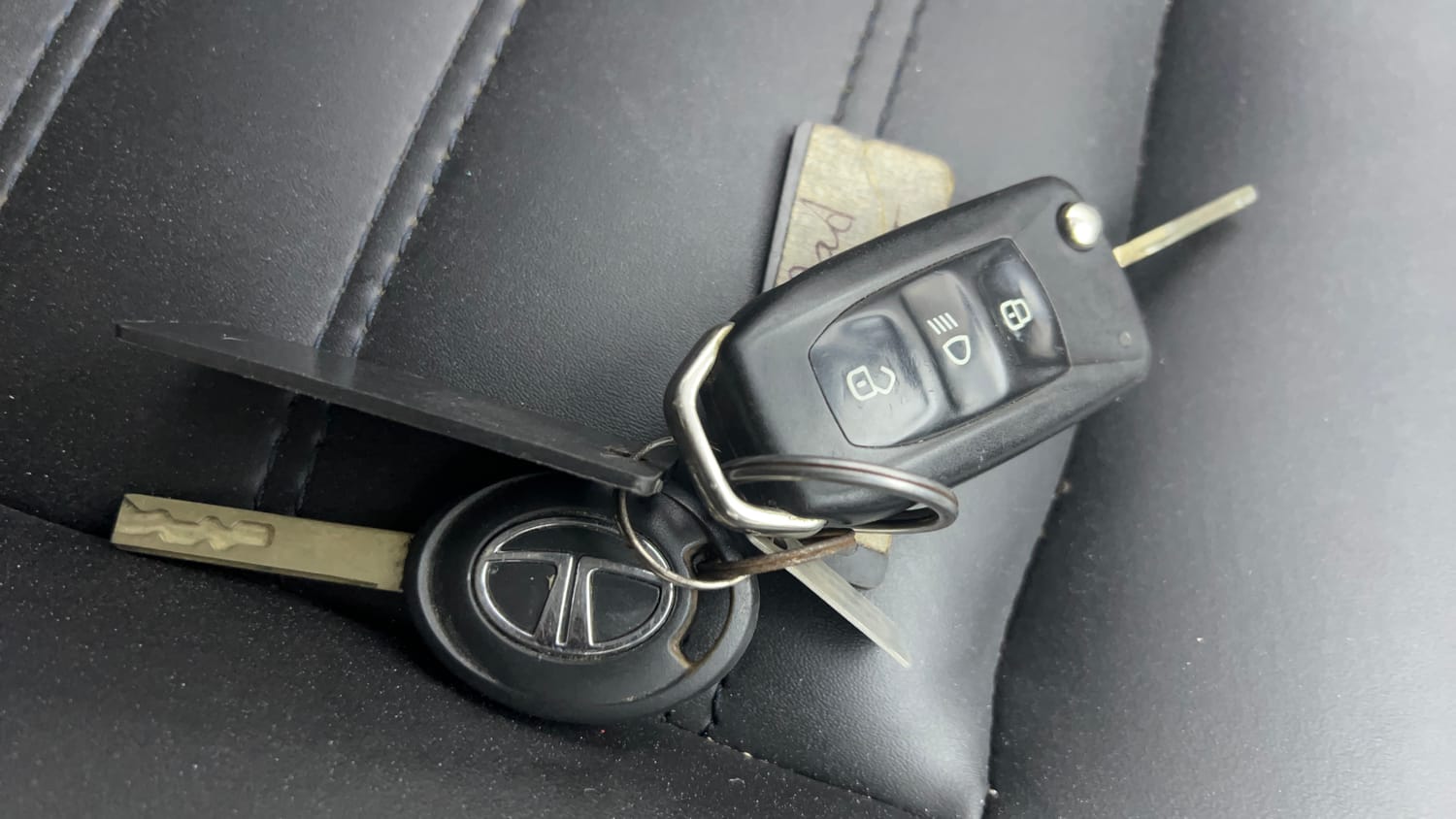 Used 2020 Tata Tiago XT Petrol Manual extra CAR KEY VIEW