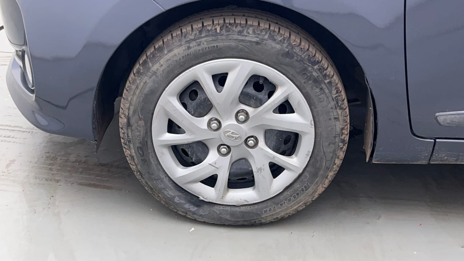 Used 2018 Hyundai Grand i10 Sportz 1.2 Kappa VTVT Petrol Manual tyres LEFT FRONT TYRE RIM VIEW