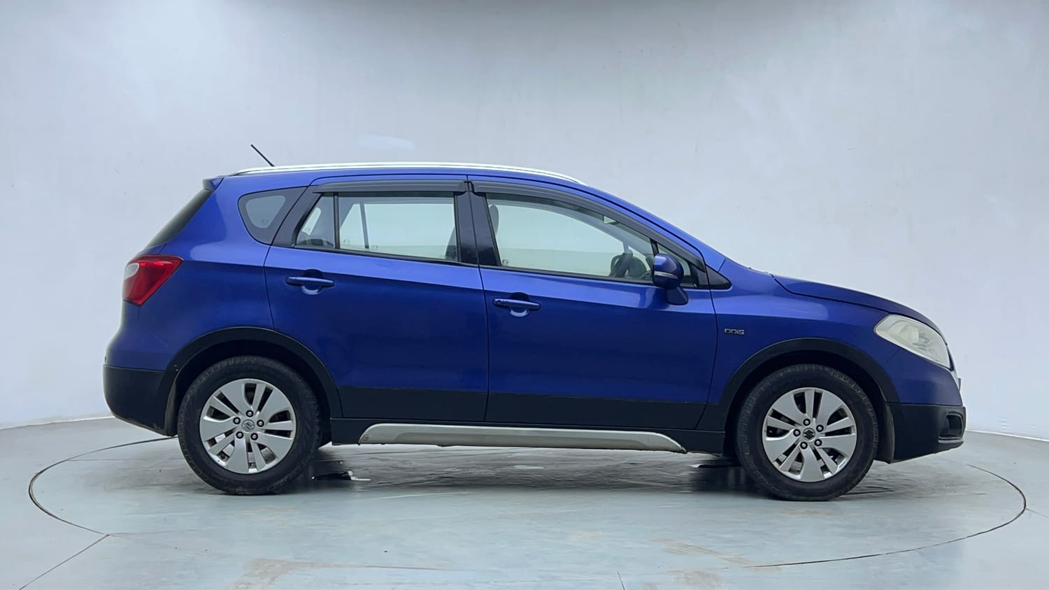 Used 2015 Maruti Suzuki S-Cross Alpha 1.3 Diesel Manual exterior RIGHT SIDE VIEW