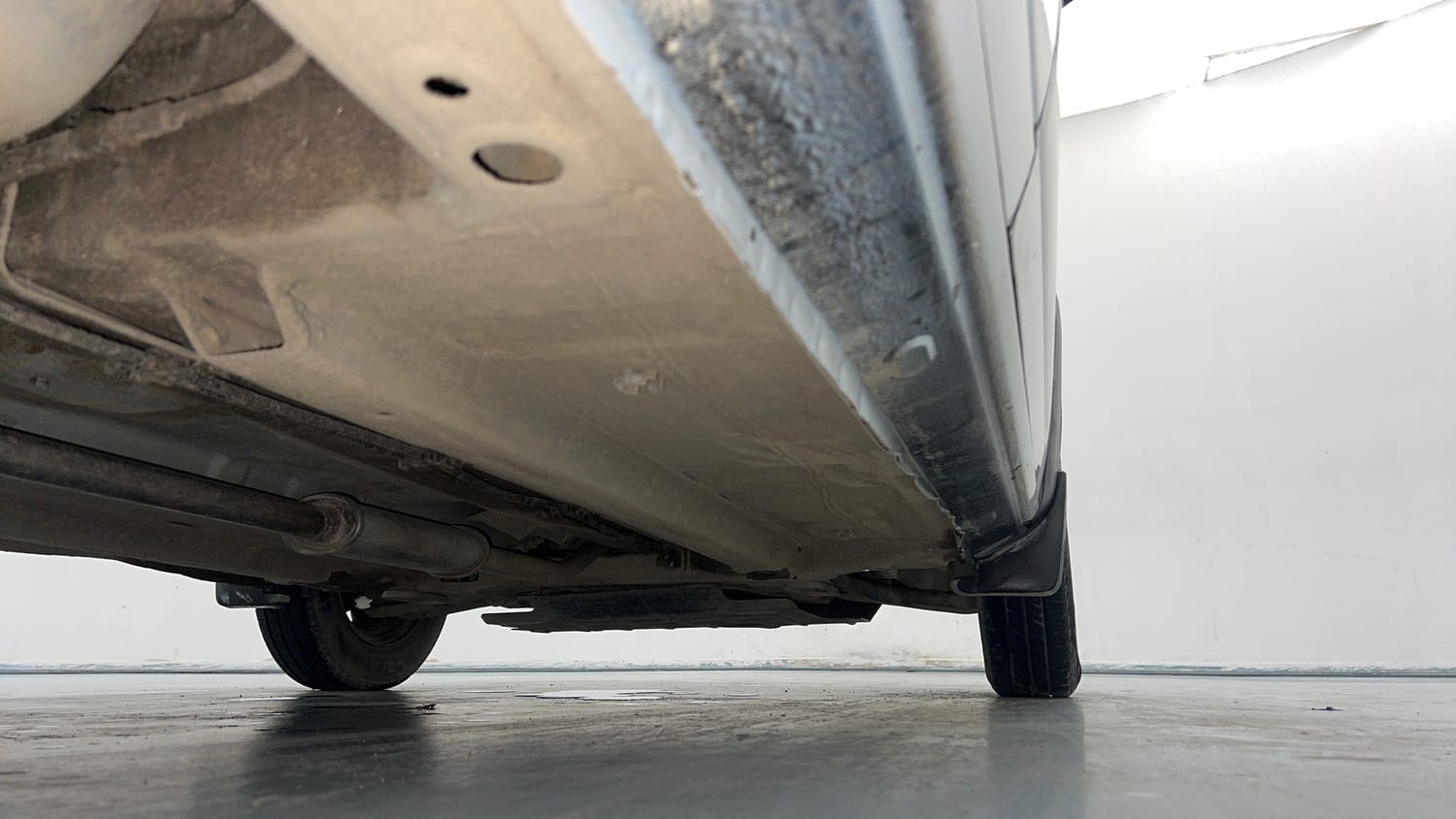 Used 2017 Renault Kwid 1.0 RXL Petrol Manual extra REAR RIGHT UNDERBODY VIEW