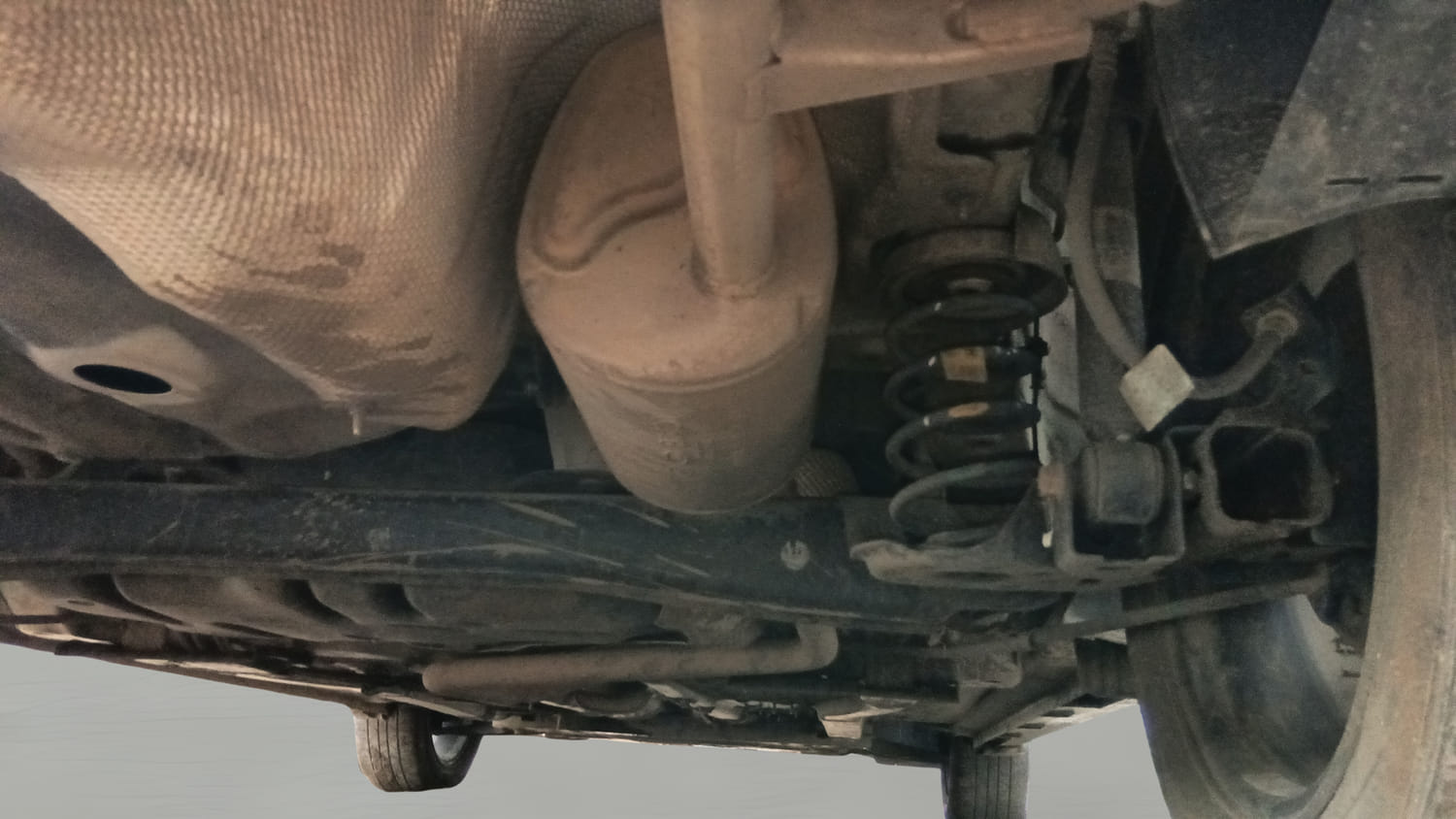 Used 2021 Hyundai i20 Asta 1.2 IVT Petrol Automatic extra REAR RIGHT UNDERBODY VIEW