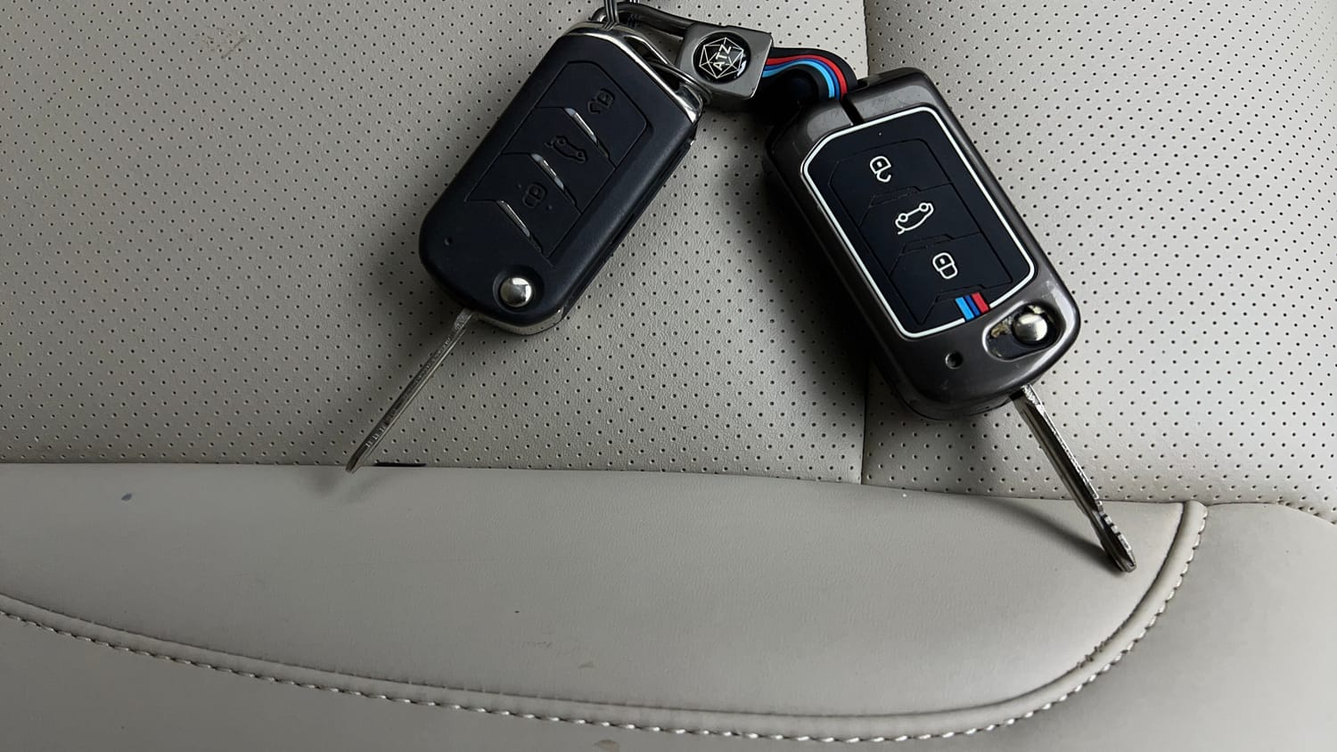 Used 2024 Mahindra XUV700 AX 5 Petrol AT 5 STR Petrol Automatic extra CAR KEY VIEW