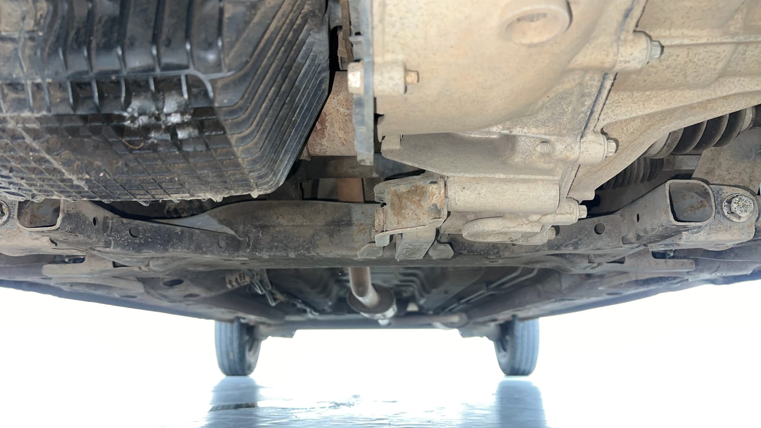 Used 2019 Renault Kwid RXT (O) 1.0 SCE Edition Petrol Manual extra FRONT LEFT UNDERBODY VIEW