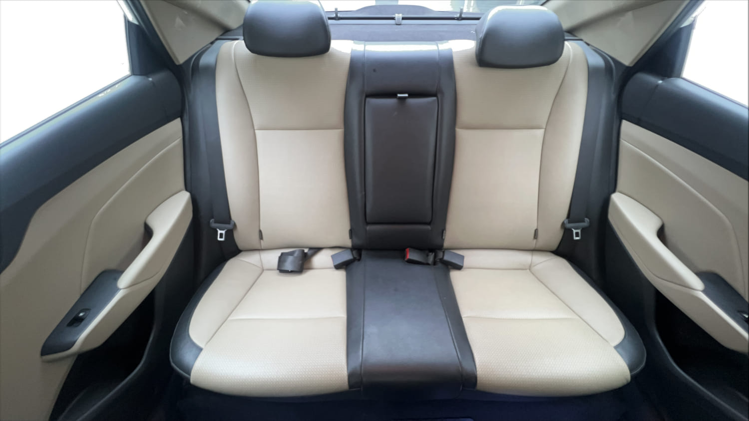 Used 2018 Hyundai Verna SX (O) 1.6 VTVT AT Petrol Automatic interior REAR SEAT CONDITION VIEW