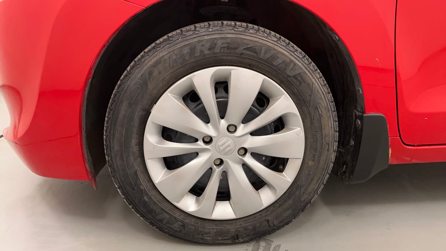 Used 2018 Maruti Suzuki Baleno Delta 1.2 AT Petrol Automatic tyres LEFT FRONT TYRE RIM VIEW