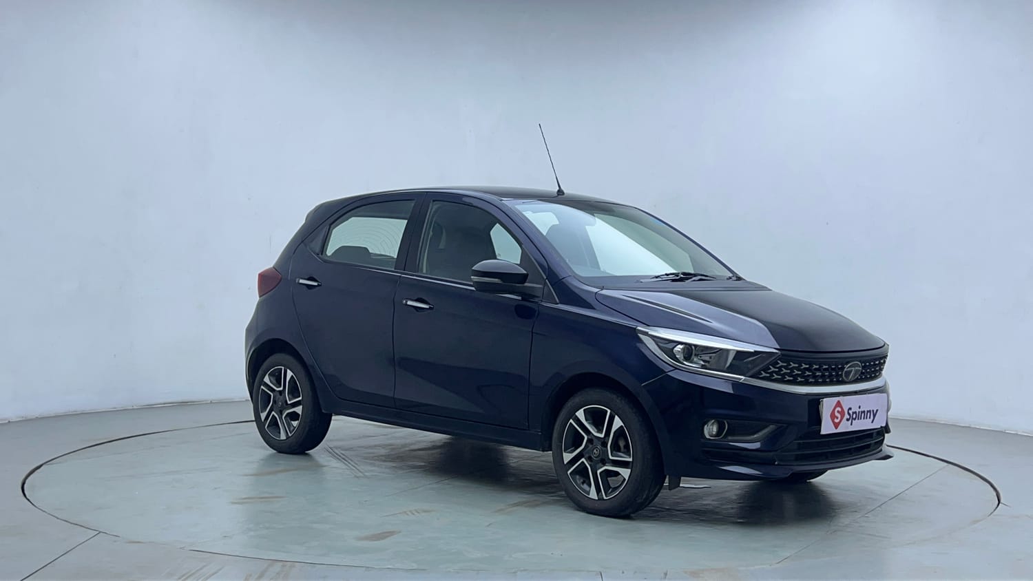 Used 2022 Tata Tiago XZ Plus Petrol Manual exterior RIGHT FRONT CORNER VIEW