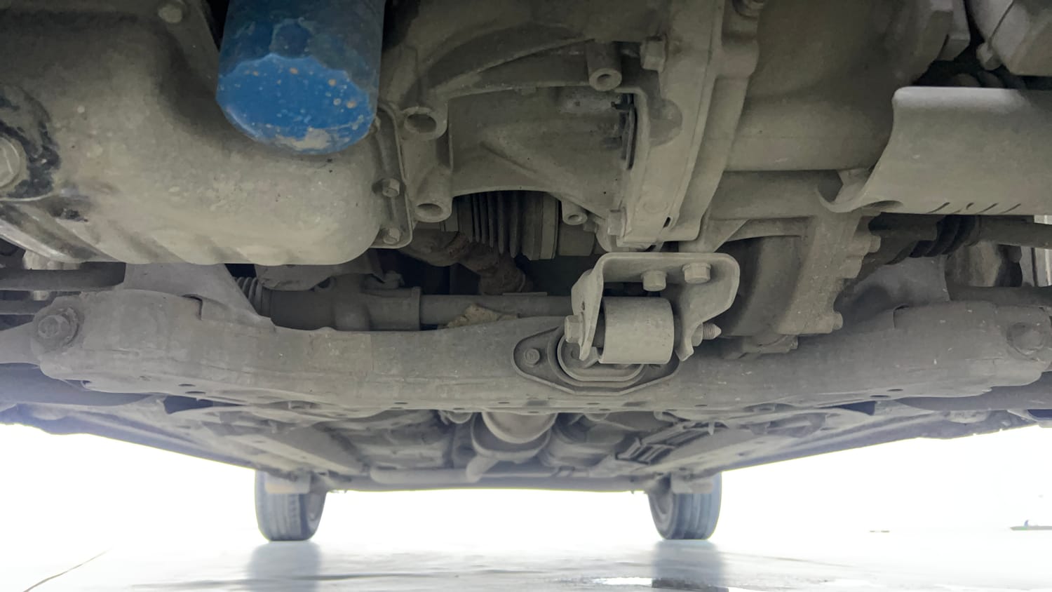Used 2020 Hyundai Aura SX Plus 1.2 AMT Petrol Petrol Automatic extra FRONT LEFT UNDERBODY VIEW