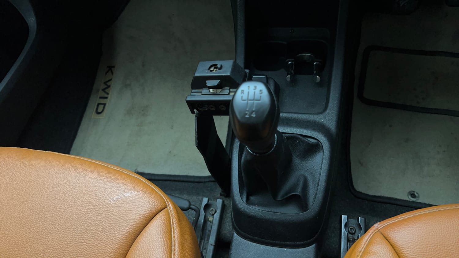 Used 2018 Renault Kwid 1.0 RXT Petrol Manual interior GEAR  KNOB VIEW