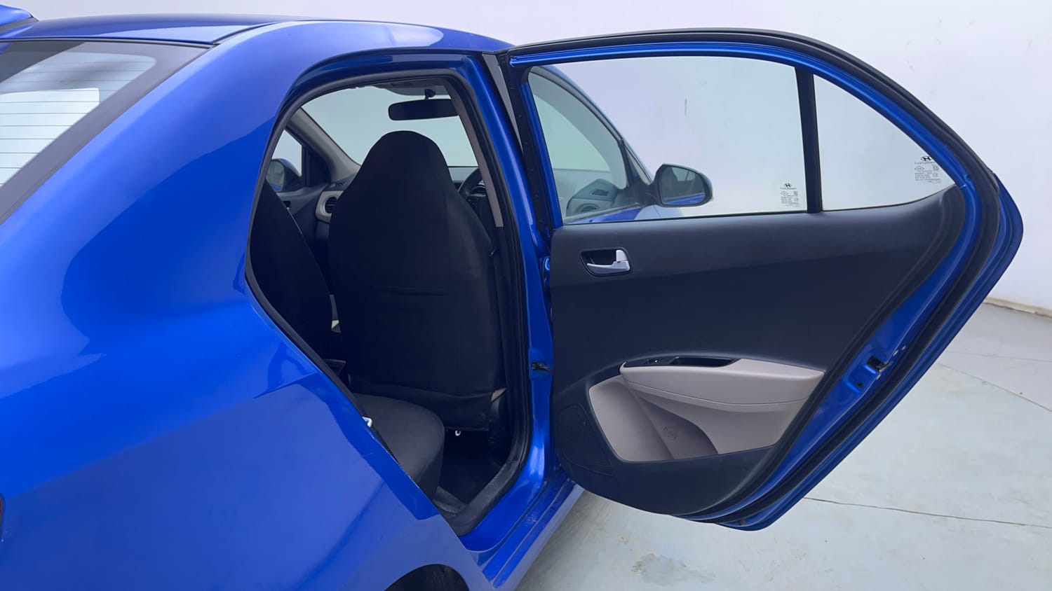 Used 2018 Hyundai Xcent SX Petrol Manual interior RIGHT REAR DOOR OPEN VIEW