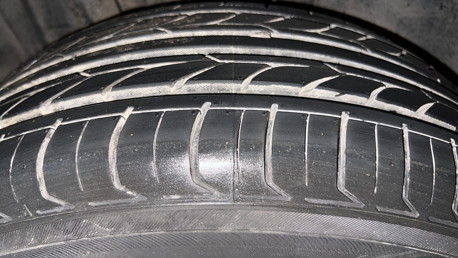 Used 2021 maruti-suzuki Vitara Brezza VXi Petrol Manual tyres RIGHT REAR TYRE TREAD VIEW