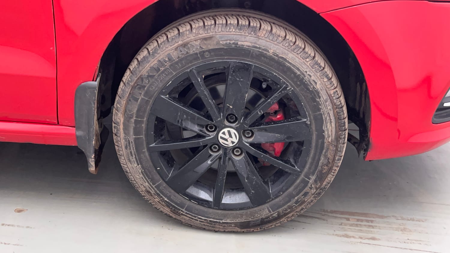 Used 2014 Volkswagen Polo Highline1.2L (P) Petrol Manual tyres RIGHT FRONT TYRE RIM VIEW