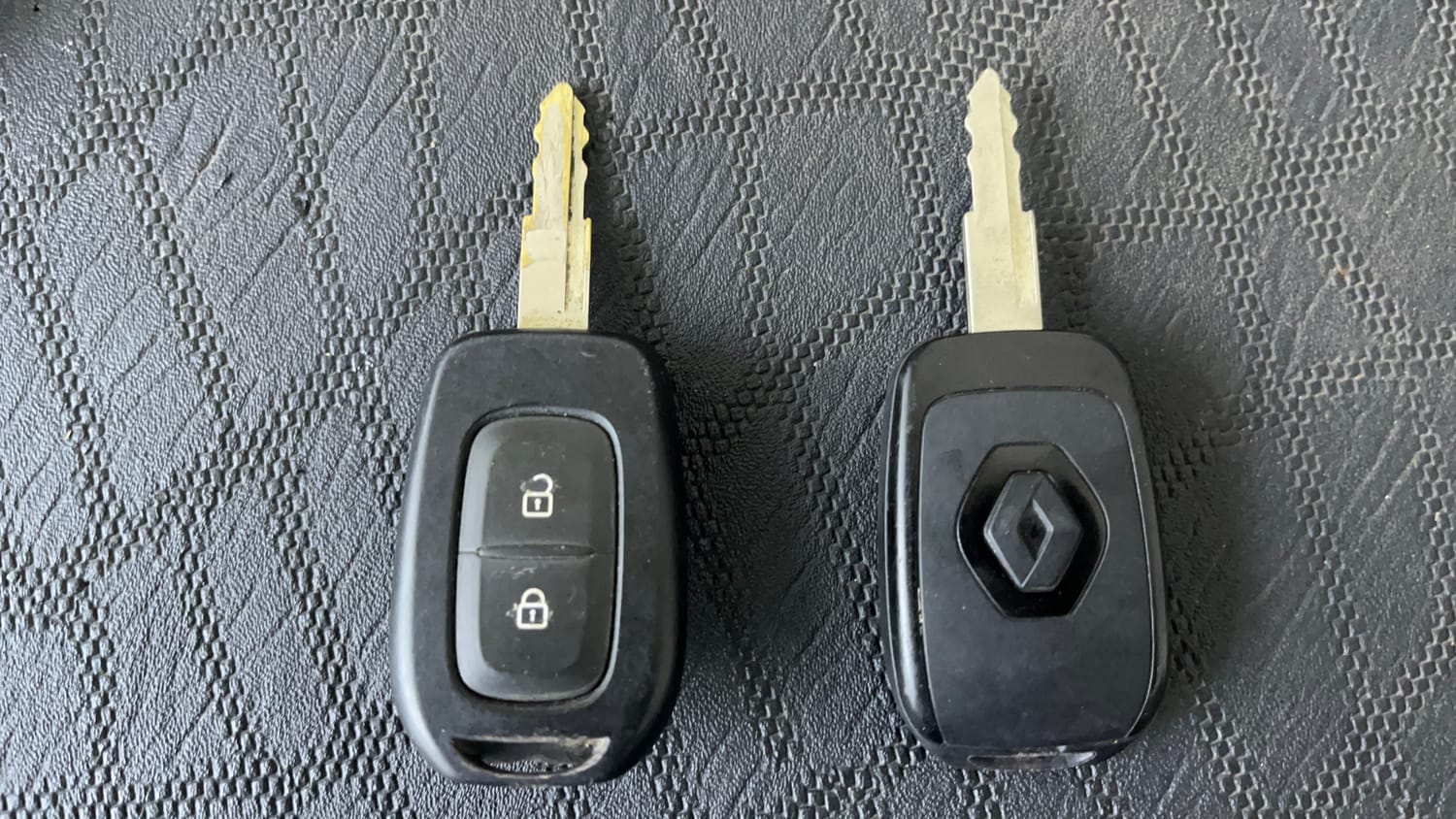 Used 2020 Renault Kwid CLIMBER 1.0 AMT Opt Petrol Automatic extra CAR KEY VIEW