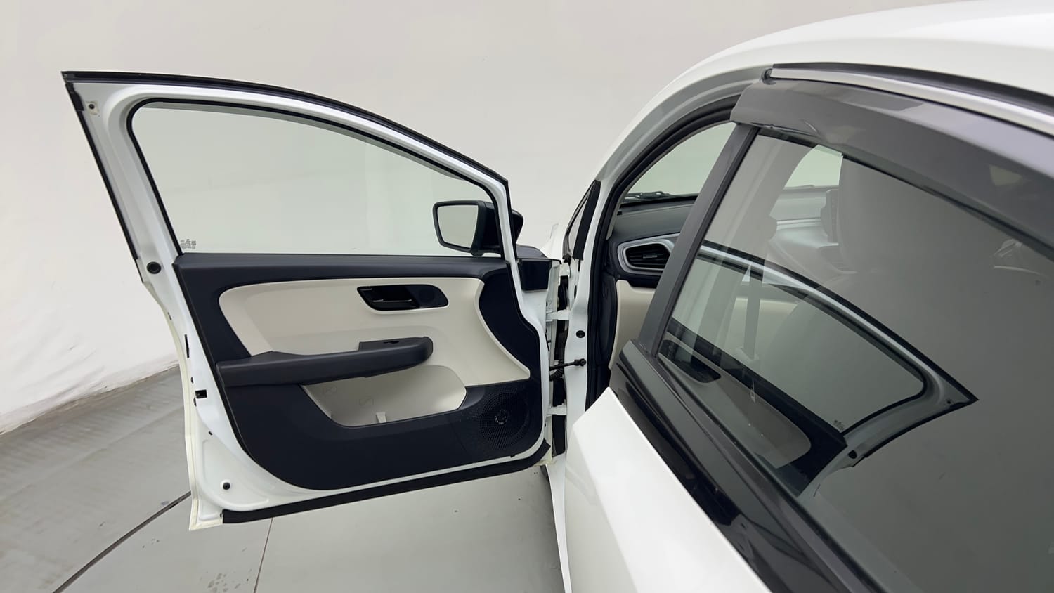 Used 2022 Tata Altroz XE Petrol Petrol Manual interior LEFT FRONT DOOR OPEN VIEW