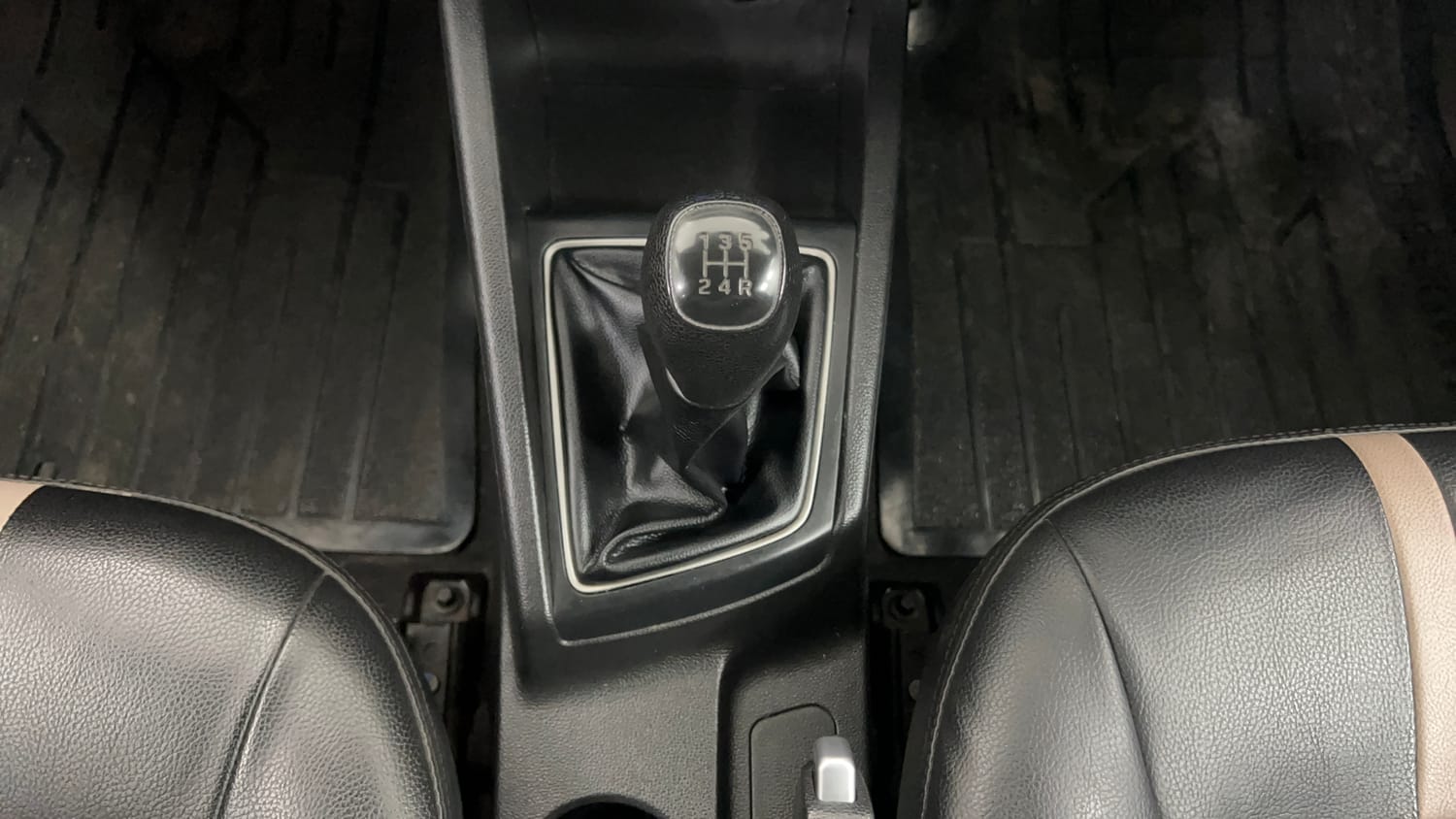 Used 2017 Hyundai Elite i20 Asta 1.2 (O) Petrol Manual interior GEAR  KNOB VIEW