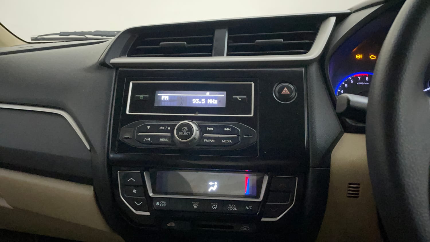 Used 2018 Honda Amaze 1.2 S i-VTEC Opt Petrol Manual top_features Integrated (in-dash) music system