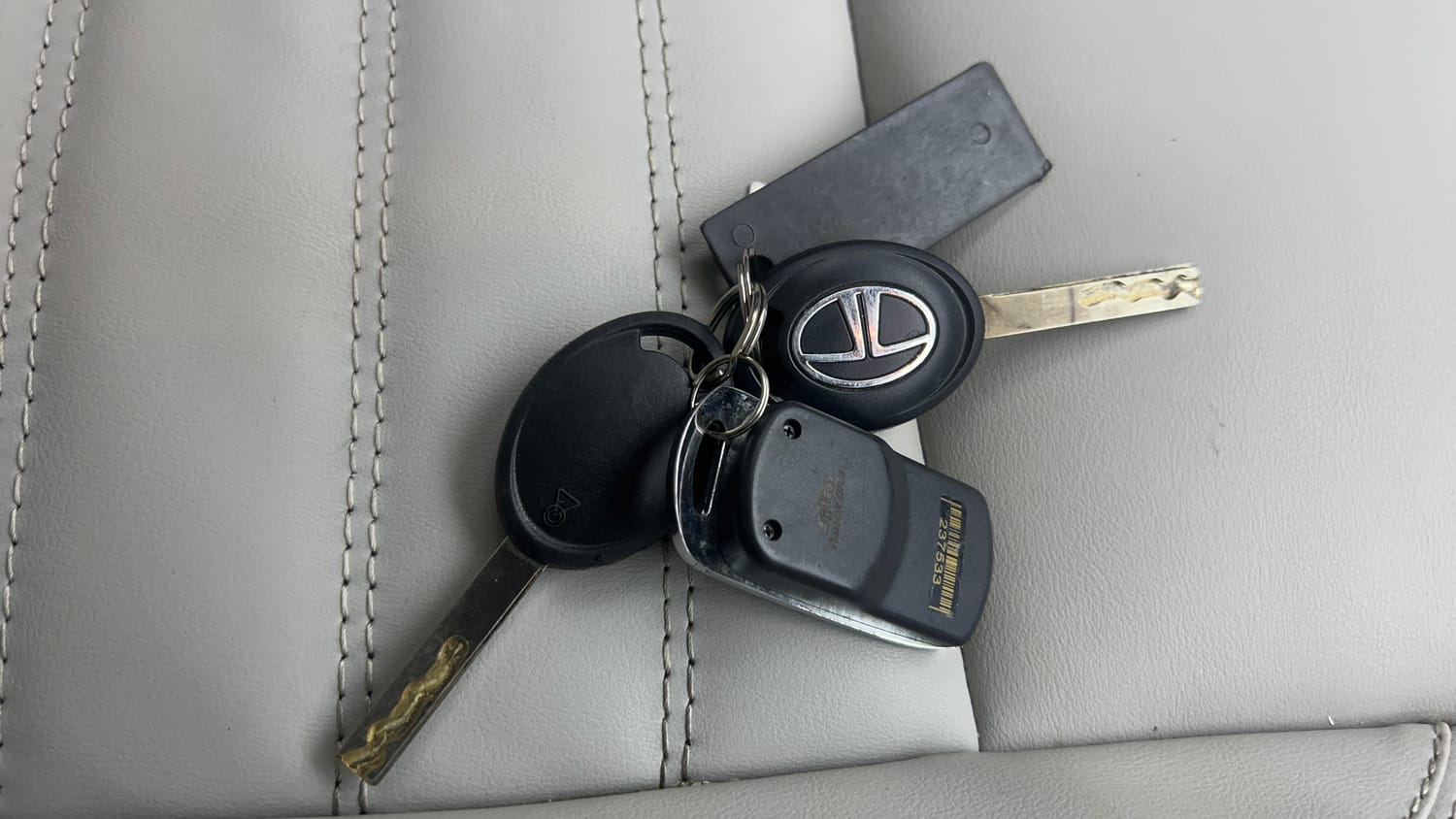 Used 2024 Tata Punch Pure MT Petrol Manual extra CAR KEY VIEW