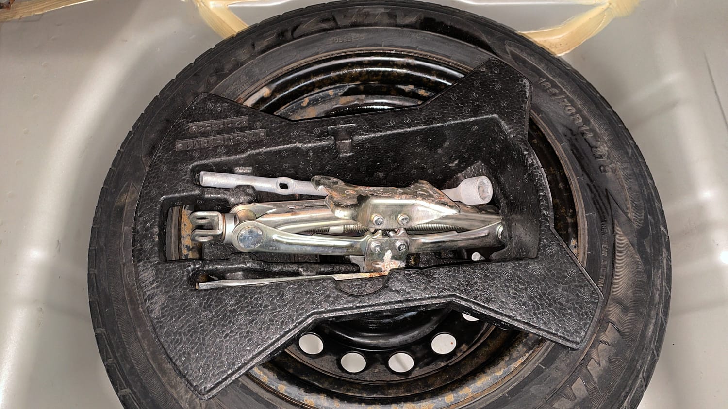 Used 2019 Maruti Suzuki Celerio ZXi (O) AMT Petrol Automatic tyres SPARE TYRE VIEW
