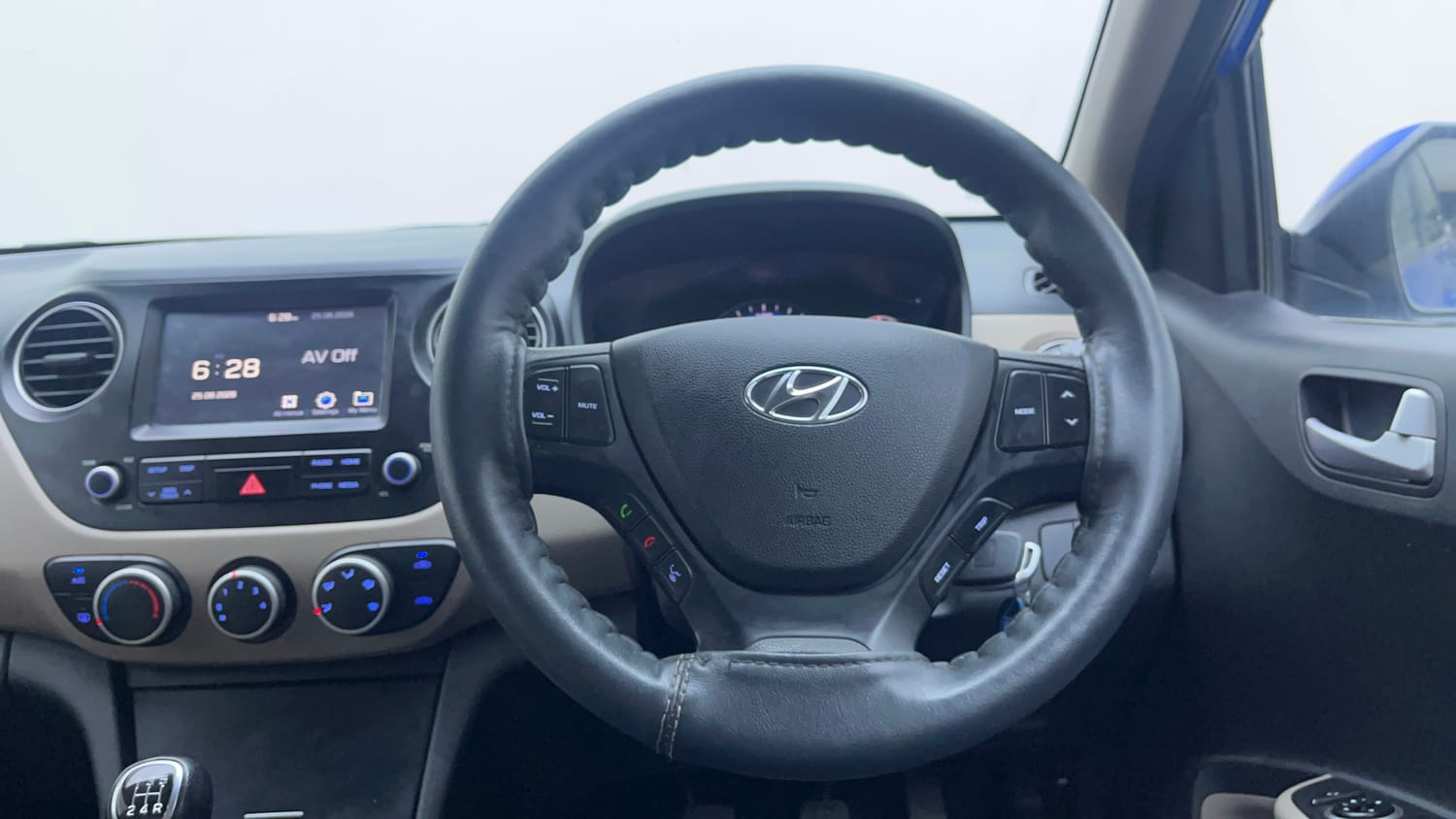 Used 2018 Hyundai Xcent SX Petrol Manual interior STEERING VIEW